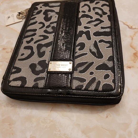 ☆4/$20☆ Tablet cases - Picture 4 of 6